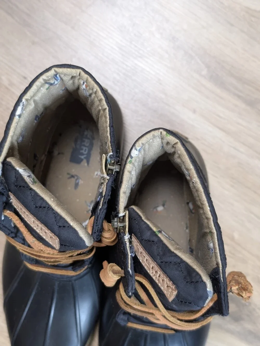 Sperry Duck Rain Boots Womens Size 9.5 Black Quilted Waterproof Ankle STS84367